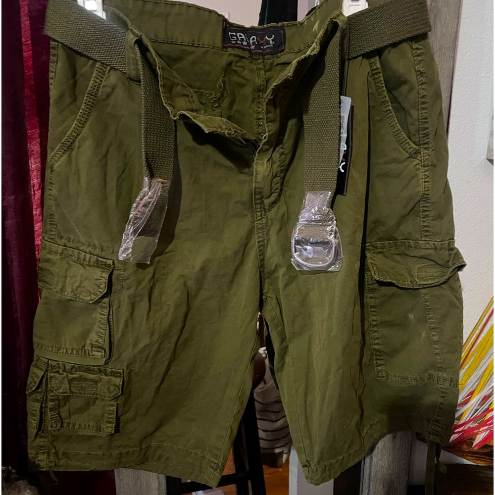 Men’s cargo shorts sz 32